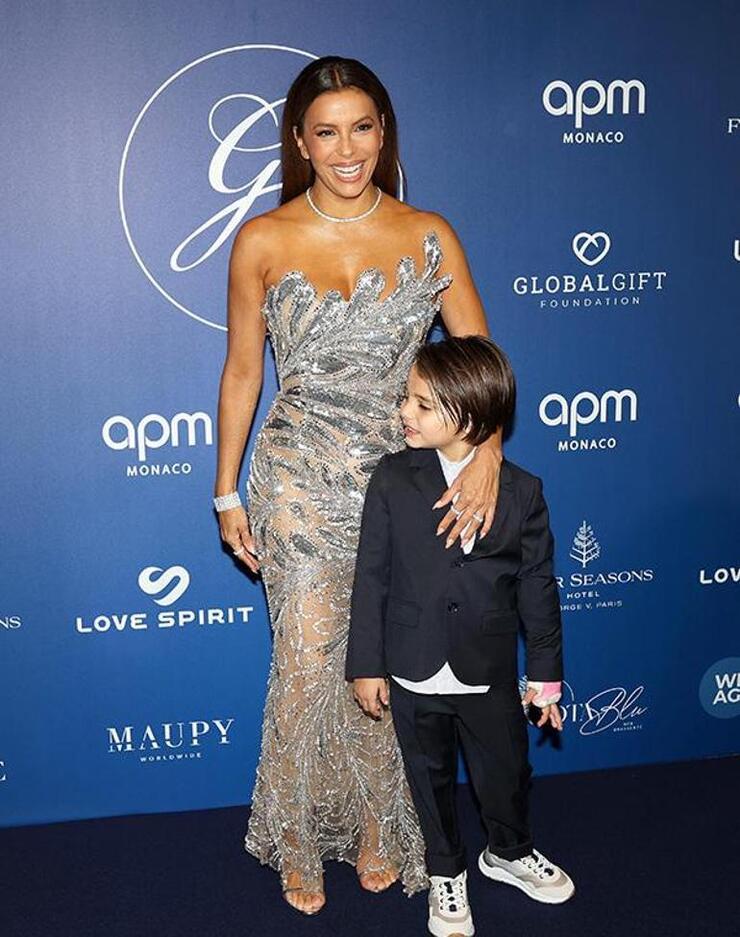 Eva Longoria, annelikle birlikte kamera karşısında değişti!