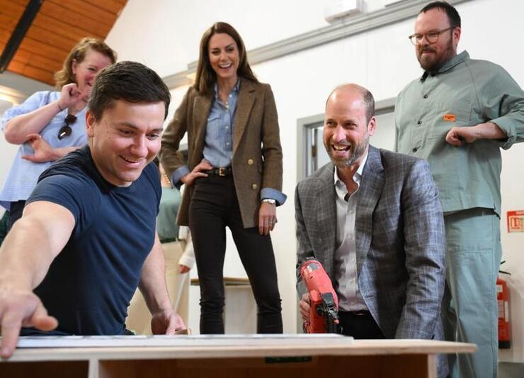Kate Middleton ve Prens William, Halkın Arasında Tadilat Çalışmalarına Katıldı!