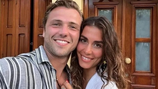 Zeynep Mayruk ve Tolga Sarıtaş mutlu haberi paylaştı: Erkek bebek geliyor