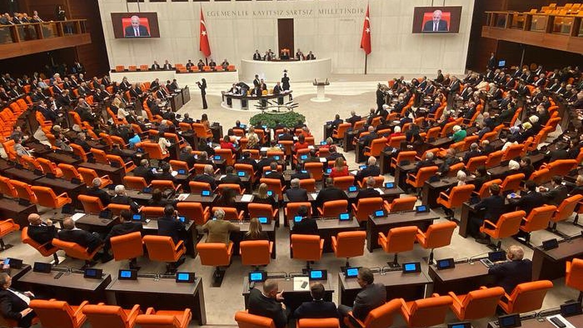 AK Parti Meclis'e sundu! Diyanet İşleri Başkanlığı ve diğer kurumlara ilişkin düzenlemeler geliyor