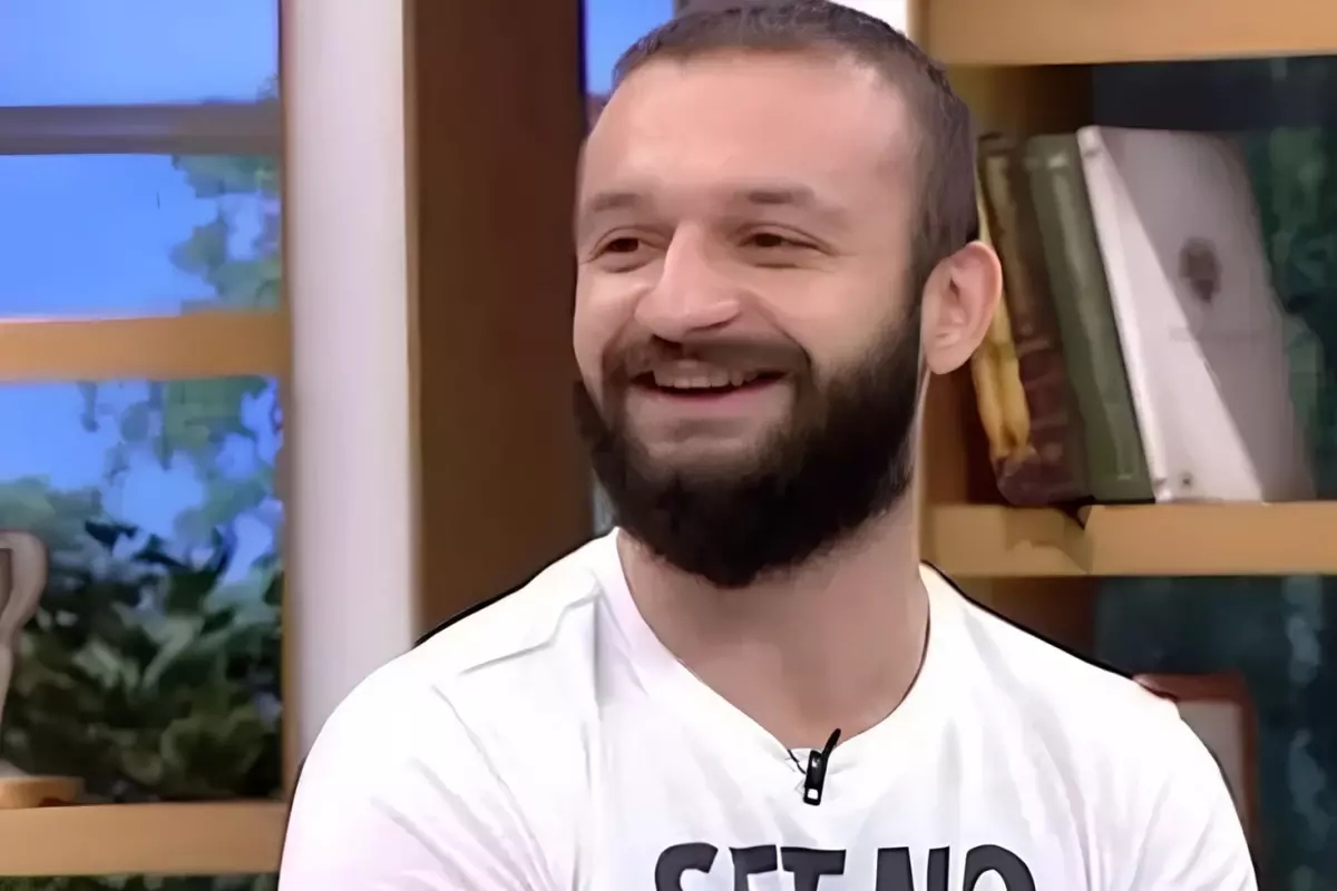 Aykut Elmas, Sırrı Süreyya Önder paylaşımıyla tepki topladı ve sosyal medya hesabını kapattı
