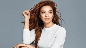 Azra Akın, Türkiye'yi dolaşacak yeni çocuk oyunu 'Üç Kumbara' ile sahnede!