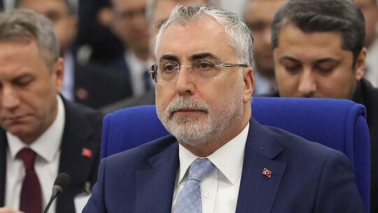 Çalışma ve Sosyal Güvenlik Bakanı Vedat Işıkhan, ev hanımlarının emeklilik haklarıyla...