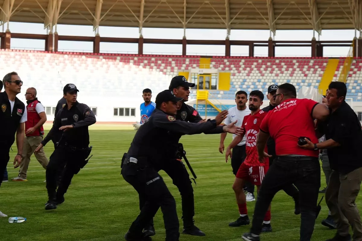 Bucak Belediyesi Oğuzhanspor'un Son Dakika Golü Sahayı Karıştırdı!