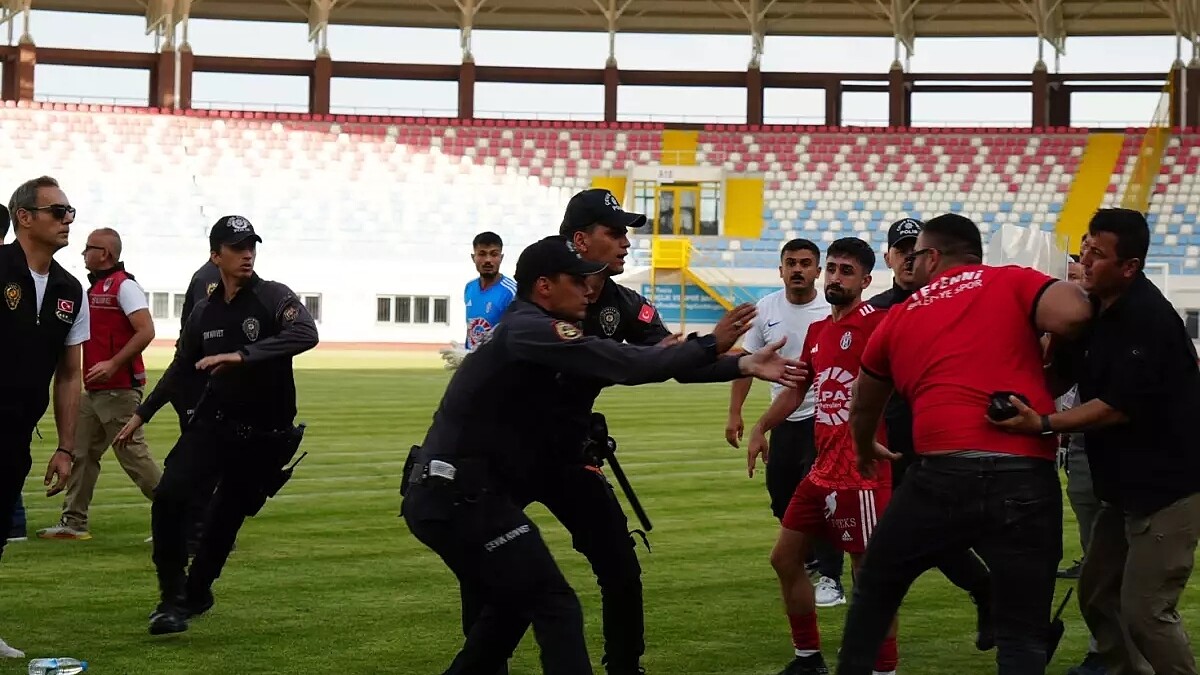 Bucak Belediyesi Oğuzhanspor'un Son Dakika Golü Sahayı Karıştırdı!