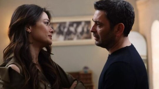 Kanal D'nin sevilen dizisi Uzak Şehir'in oyuncuları Ozan Akbaba ve Sinem Ünsal,...