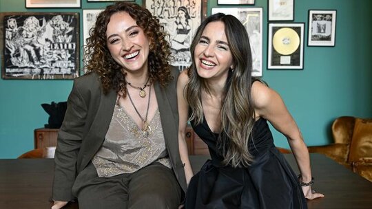 Esra Kızıldoğan ve Dinçel'in yeni filmi "Sıcak Büfe" seyirciyi güldürmeye hazırlanıyor....