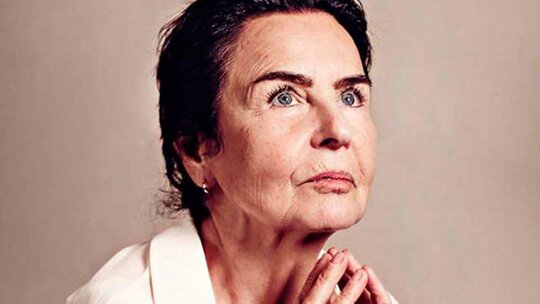 Türk sinemasının önemli isimlerinden Fatma Girik, 79 yaşında hayatını kaybetti....