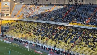Fenerbahçe taraftarları yönetimi istifaya çağırdı, gole sevinmek yerine protesto sesleri yükseldi