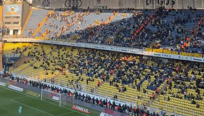 Fenerbahçe taraftarları yönetimi istifaya çağırdı, gole sevinmek yerine protesto sesleri yükseldi