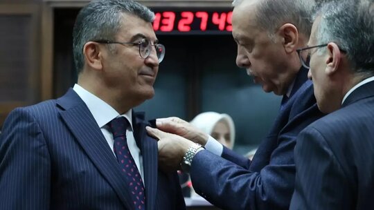 CHP'den istifa eden ve AK Parti'ye katılan Hasan Ekici, Cumhurbaşkanı Erdoğan...