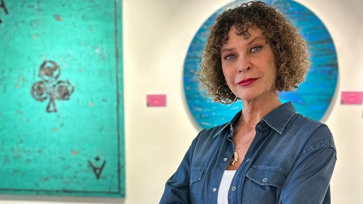 İpek Tenolcay'ın Fırça Darbeleriyle Yeniden Doğuşu: ARTİSART Galerisinde Sergi Açıldı