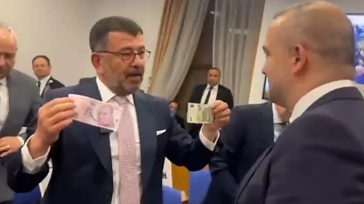 Merkez Bankası Başkanı Karahan'a Meclis'te dövizli protesto!