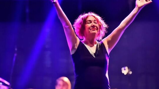 Nazan Öncel hastaneye kaldırıldı! Konser iptal edildi