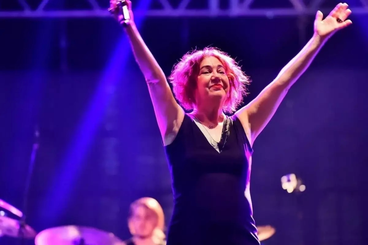Nazan Öncel hastaneye kaldırıldı! Konser iptal edildi