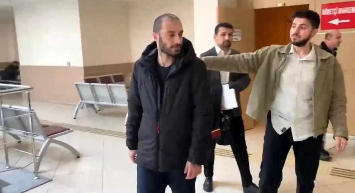 Rapçi Sansar Salvo'nun babasına şiddet uyguladığı anları paylaşması sonucu...
