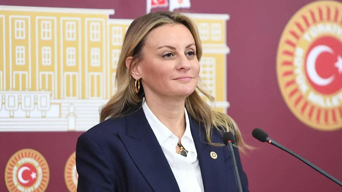 Seda Kaya Ösen CHP'ye katıldı, İzmir'deki milletvekili sayısı 13'e yükseldi