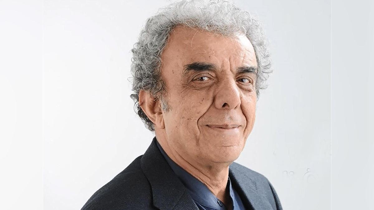 Senaryo yazarı Vatan Özgentürk, eserlerinin telif haklarını Darüşşafaka'ya bağışladı.