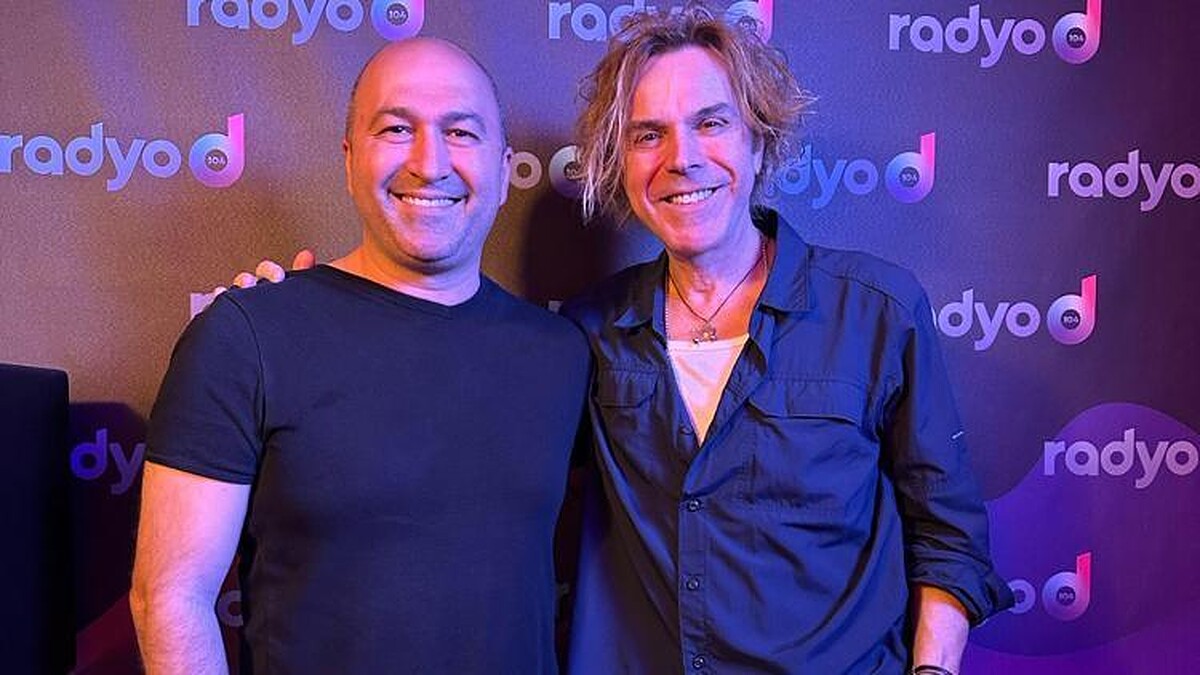 Soner Arıca: Gençlerle birlikte şarkılarımı söylüyorum