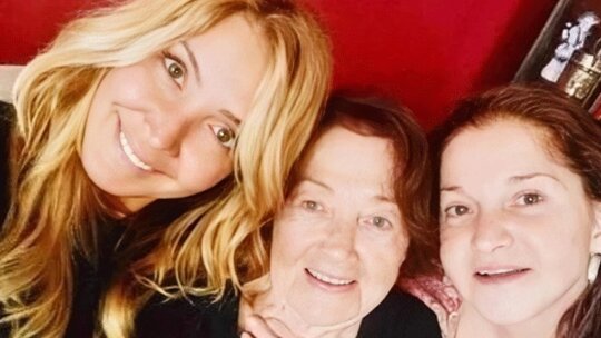 Ünlüler Anneler Günü'nde duygusal mesajlar paylaştılar