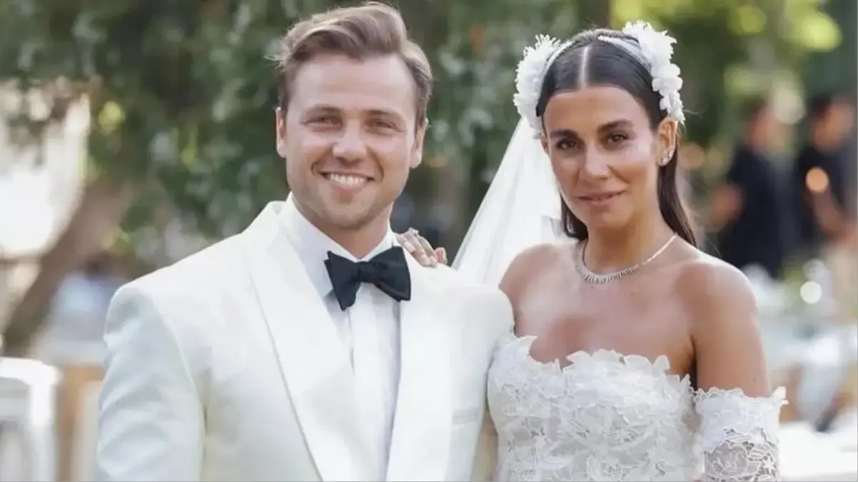 Zeynep Mayruk ve Tolga Sarıtaş mutlu haberi paylaştı: Erkek bebek geliyor