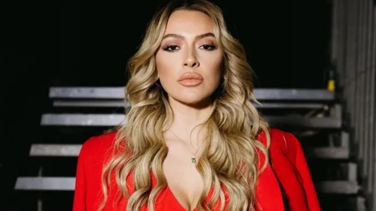 Hadise Takma İsim Kullandığını İtiraf Etti