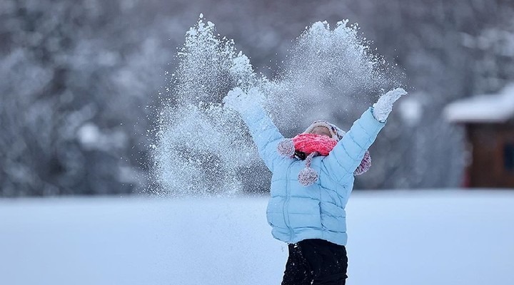 İstanbul'a Kar Geliyor: 2 Şubat'ta Okullar Açılacak mı?