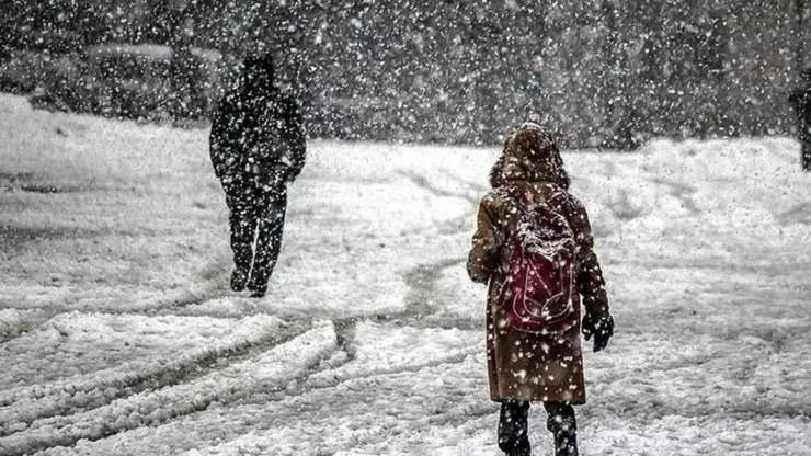 İstanbul'a Kar Geliyor: 2 Şubat'ta Okullar Açılacak mı?