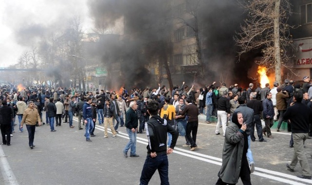 İran'da Protestolar Kanlı Bilançoyla Devam Ediyor: Can Kaybı 6 Bini Aştı