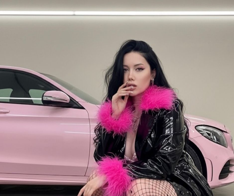 Cansel Ayanoğlu Pembe Mercedes'ini 4.8 Milyon TL'ye Satışa Çıkardı