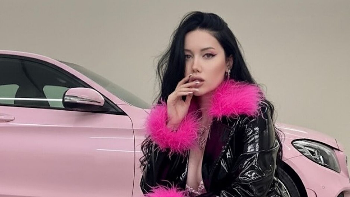 Cansel Ayanoğlu Pembe Mercedes'ini 4.8 Milyon TL'ye Satışa Çıkardı