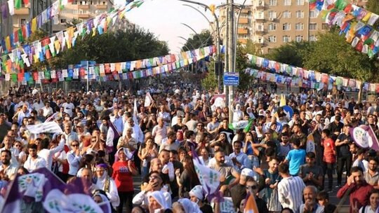 DEM Parti'nin "Öcalan'a umut ve özgürlük" temalı mitingi öncesinde Diyarbakır...