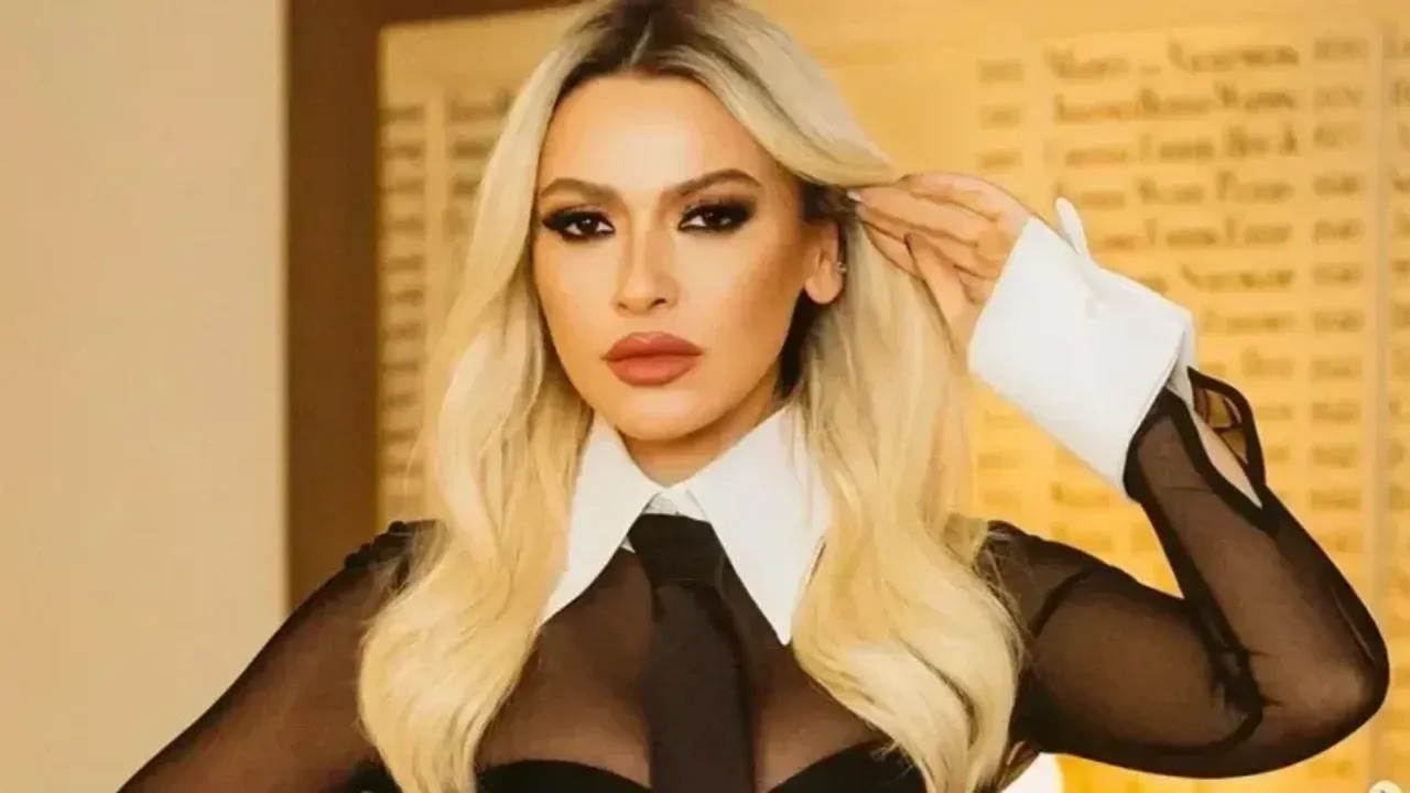 Hadise Takma İsim Kullandığını İtiraf Etti