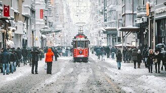 İstanbul'da Kar Yağışı ve Soğuk Hava Etkisini Artırıyor: Valilikten Turuncu...