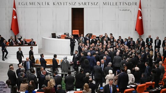 Türkiye Büyük Millet Meclisi'nde milyonlarca emeklinin beklediği zam görüşmeleri...