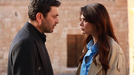 Kanal D'nin izleyicilerin büyük ilgi gösterdiği dizisi Uzak Şehir'in 48. bölüm...