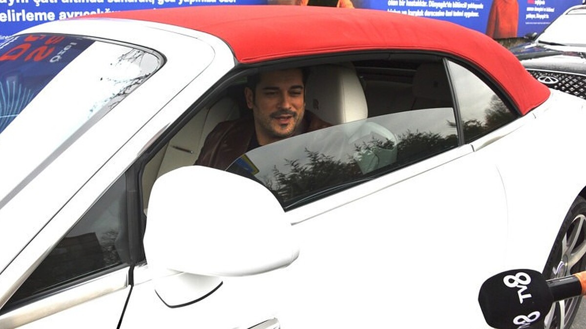 10:31 Burak Özçivit'in 50 Milyon Liralık Rolls-Royce'u Etiler'de Görüntülendi