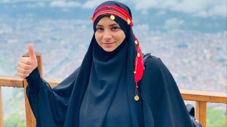 Popstar Özlem Güneş Karar Veremedi: Bir Kapandı Bir Açıldı