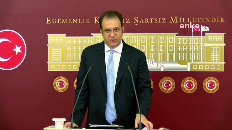 Polis Kıyafeti Giyen Jandarmalar Altın Aracını Soydu İddiası