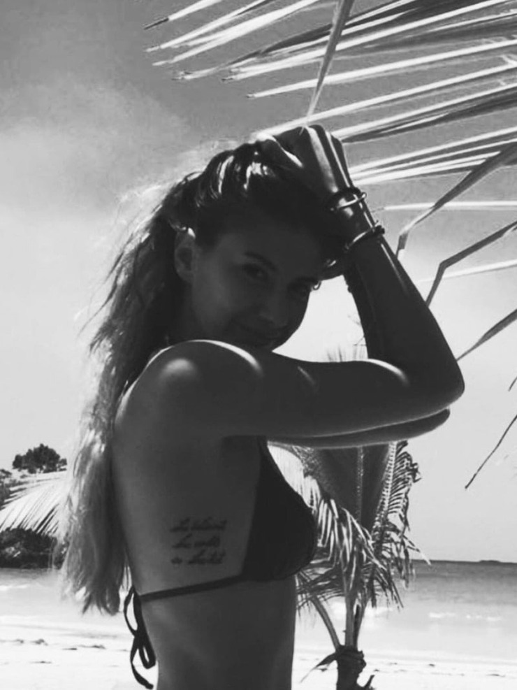 Şeyma Subaşı Tövbesini Bikinili Pozuyla Bozdu