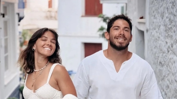 Anıl Berk Baki 9 Yıllık Sevgilisi İlayda Oral ile Nişanlandı