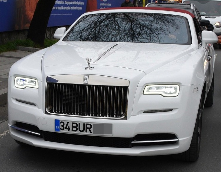 10:31 Burak Özçivit'in 50 Milyon Liralık Rolls-Royce'u Etiler'de Görüntülendi