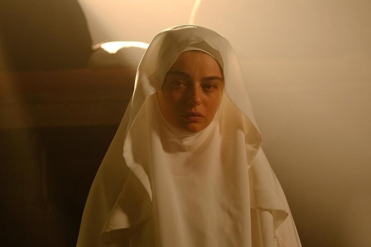 Ayça Ayşin Turan Yeni Filmi İçin Tesettür Giydi