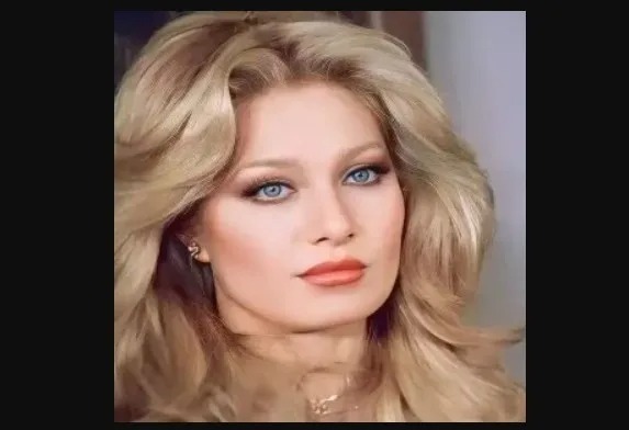 Emel Sayın Yapay Zeka Pozuyla Takipçilerini İkiye Böldü