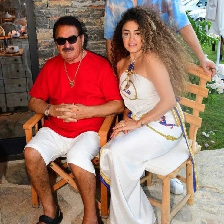 Dilan Çıtak Babasını Suçladı, Tatlıses Yanıt Vermekte Gecikmedi