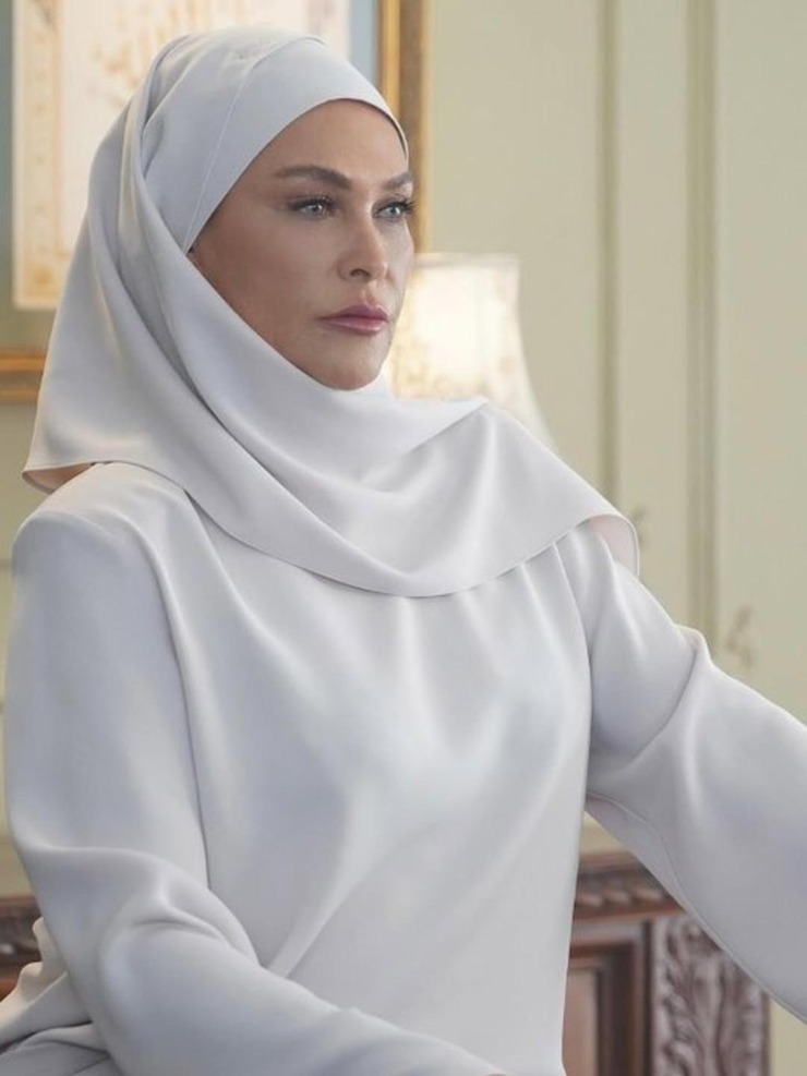 Hülya Avşar'dan Başörtüsü Açıklaması Tartışma Yarattı