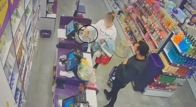 Anne Baba ve Kızı Kozmetik Mağazalarını Soydu, Tutuklandılar