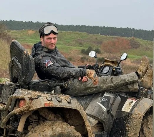 Kıvanç Tatlıtuğ Çamurlu ATV Turuyla Sosyal Medyayı Salladı