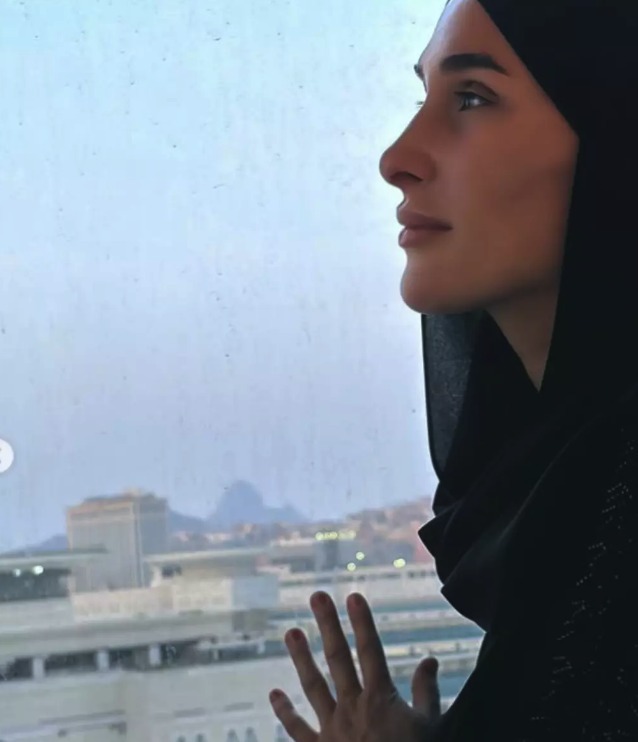 Sema Aydemir Tesettürlü Umre Pozlarını Paylaştı