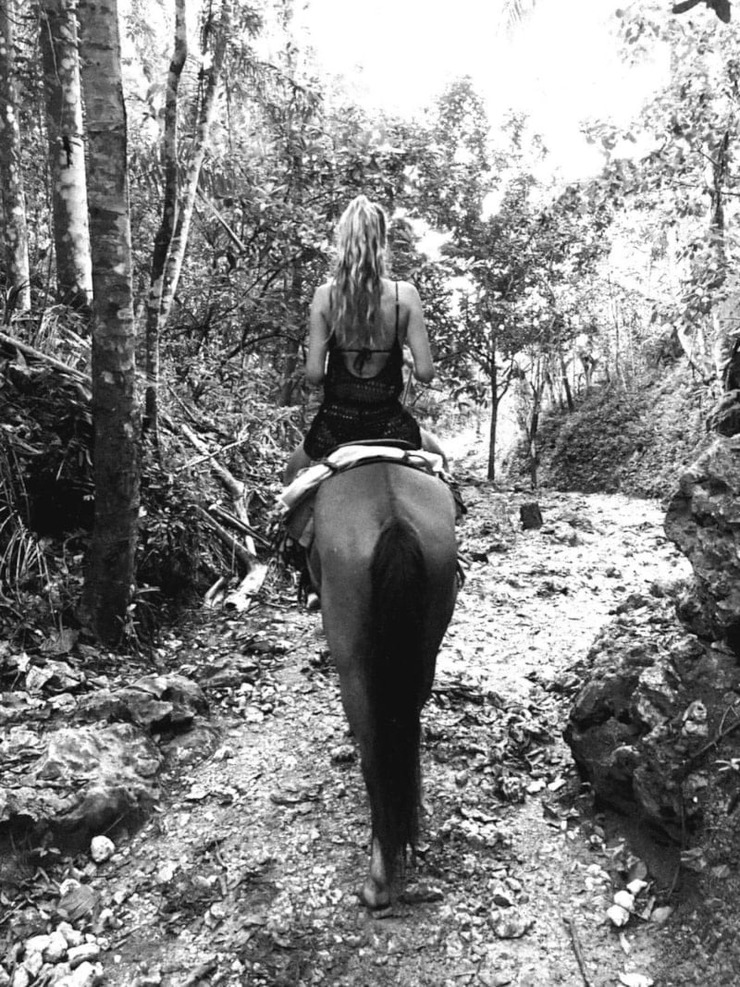 Şeyma Subaşı Tövbesini Bikinili Pozuyla Bozdu